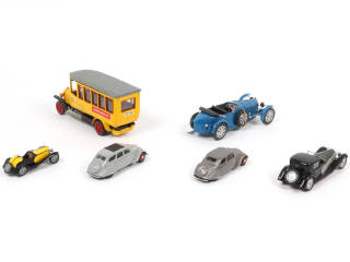 Lot 222 - DIVERS (6)