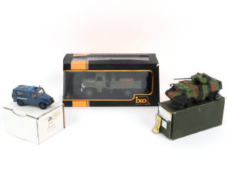 Lot 67 - DIVERS (3)