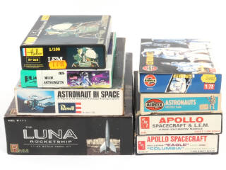Lot 21 - DIVERS (8)