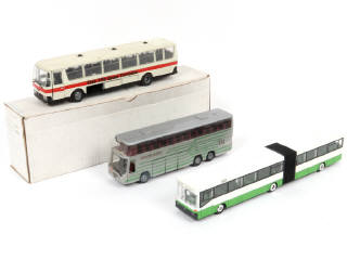Lot 68 - DIVERS (3)
