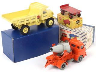 Lot 177 - DINKY TOYS (GB) (3)