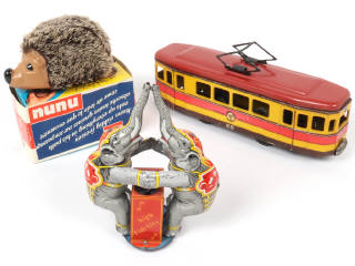 Lot 75 - DIVERS (3)