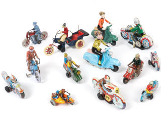 Lot 79 - DIVERS (13)