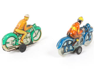 Lot 74 - DIVERS (2)