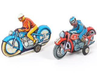 Lot 72 - DIVERS (2)