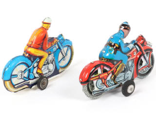 Lot 72 - DIVERS (2)