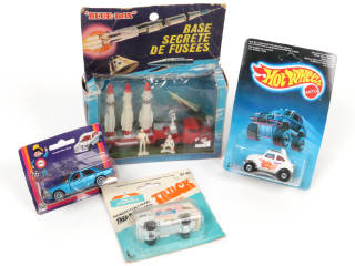 Lot 37 - DIVERS (4)