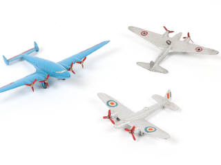 Lot 189 - DINKY TOYS (3)