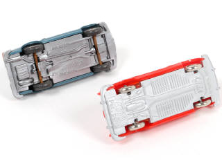 Lot 222 - DIVERS (2)