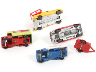 Lot 224 - DIVERS (5)