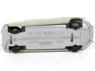 Lot 131 - LEGO (DANEMARK) (1)