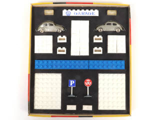 Lot 130 - LEGO (DANEMARK) (1)