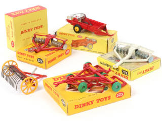 Lot 132 - DINKY TOYS (GB) (5)