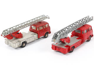 Lot 121 - DINKY TOYS (GB) (2)