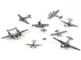 Lot 13 - DIVERS (8)