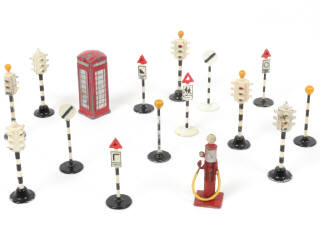 Lot 138 - DINKY TOYS (GB) (16)