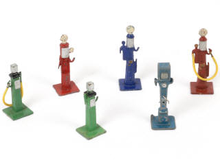 Lot 141 - DINKY TOYS (6)