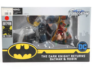 Lot 203 - DIAMOND SELECT TOYS (USA) (1)