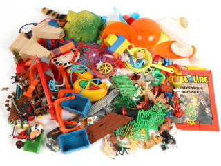 Lot 76 - DIVERS (100)