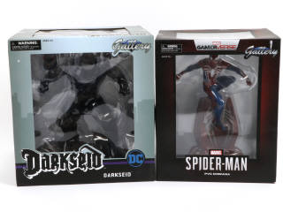 Lot 206 - DIAMOND SELECT TOYS (USA) (2)