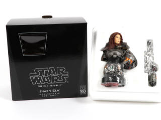 Lot 198 - SIDESHOW COLLECTIBLES (USA) (1)