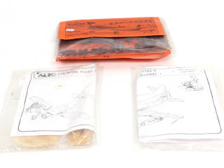 Lot 25 - DIVERS (8)