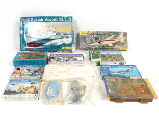 Lot 29 - DIVERS (12)