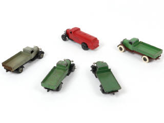Lot 211 - DINKY TOYS (5)