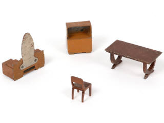 Lot 214 - DINKY TOYS (FRANCE) (4)