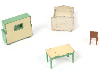 Lot 215 - DINKY TOYS (FRANCE) (4)