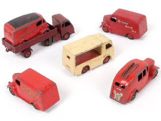 Lot 199 - DINKY TOYS (GB) (6)