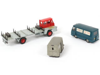 Lot 242 - DINKY TOYS (FRANCE) (3)