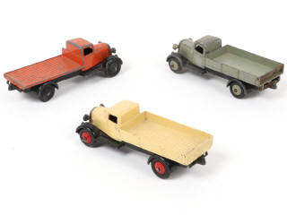 Lot 183 - DINKY TOYS (GB) (3)