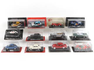 Lot 69 - DIVERS (12)