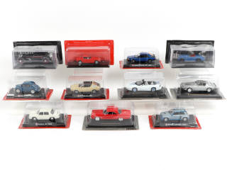 Lot 73 - DIVERS (12)