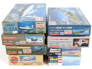 Lot 16 - DIVERS (8)