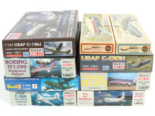 Lot 17 - DIVERS (8)