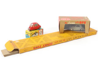 Lot 260 - DINKY TOYS (GB) (3)