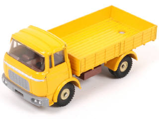 Lot 265 - DINKY TOYS (FRANCE) (1)