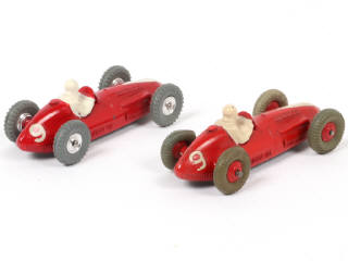 Lot 258 - DINKY TOYS (GB) (2)