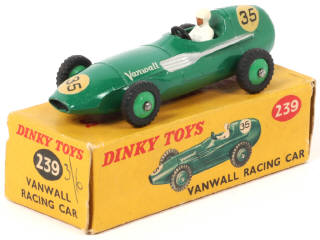 Lot 254 - DINKY TOYS (GB) (1)