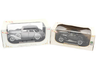 Lot 10 - SIGNATURE MODELS (CHINE) (2)