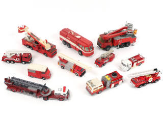 Lot 36 - DIVERS (11)