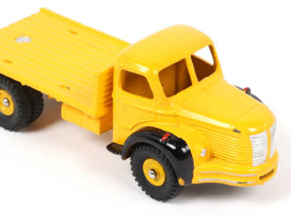 Lot 532 - DINKY TOYS (FRANCE) (1)