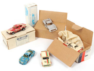 Lot 84 - DIVERS (5)