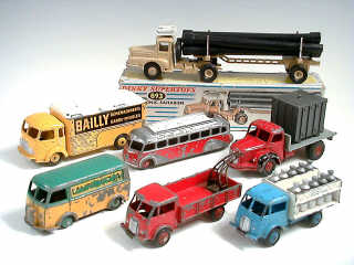 Lot 733 - DINKY TOYS (FRANCE) (7)