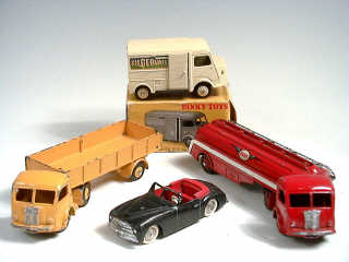 Lot 712 - DINKY TOYS (FRANCE) (4)