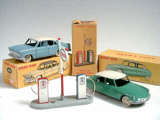 Lot 598 - DINKY TOYS (FRANCE) (3)
