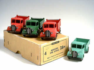 Lot 549 - DINKY TOYS (GB) (5)