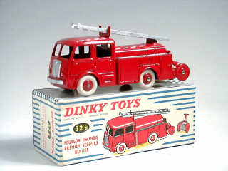 Lot 708 - DINKY TOYS FRANCE (1)
